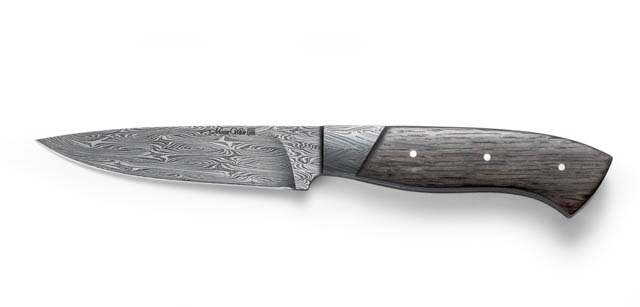 Brotzeitmesser halbintegral
Klinge: Türkischer Damast halbintegral
Griff: Mooreiche mit 925er Silbernieten